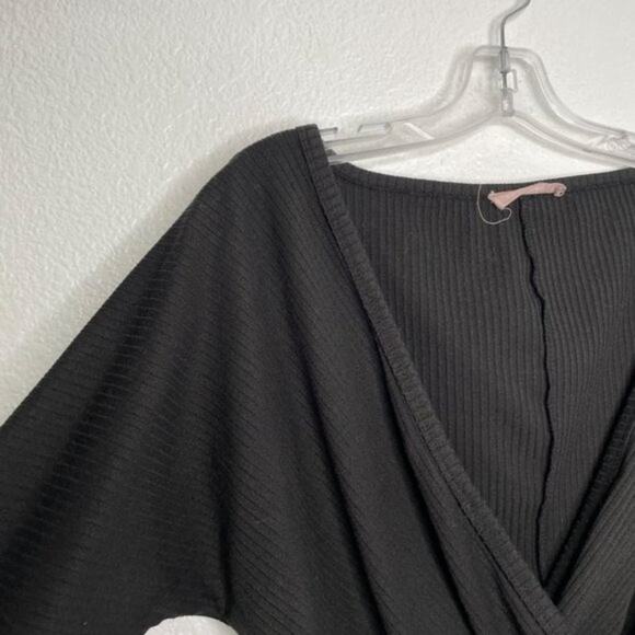 Mezzanine Womens Top Size M Black Long Sleeve V-Neck Unlined Semi Cropped - Picture 5 of 13